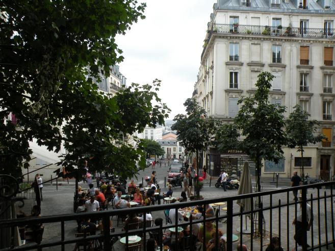  terrasse de café, bas de Montmartre